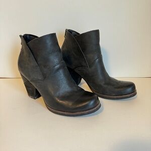 Korks‎ by Kork-Ease Castaneda Black Nubuck Leather Bootie With Back Zip Size 9.5